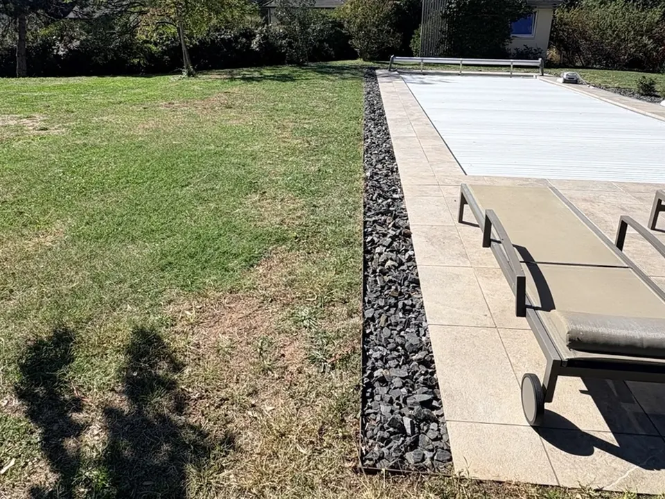 Pelouse entretenue par VIDAL Jardins